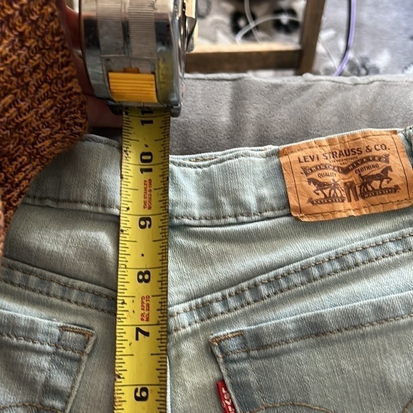 Levi’s mini mom shorts - Picture 3 of 7